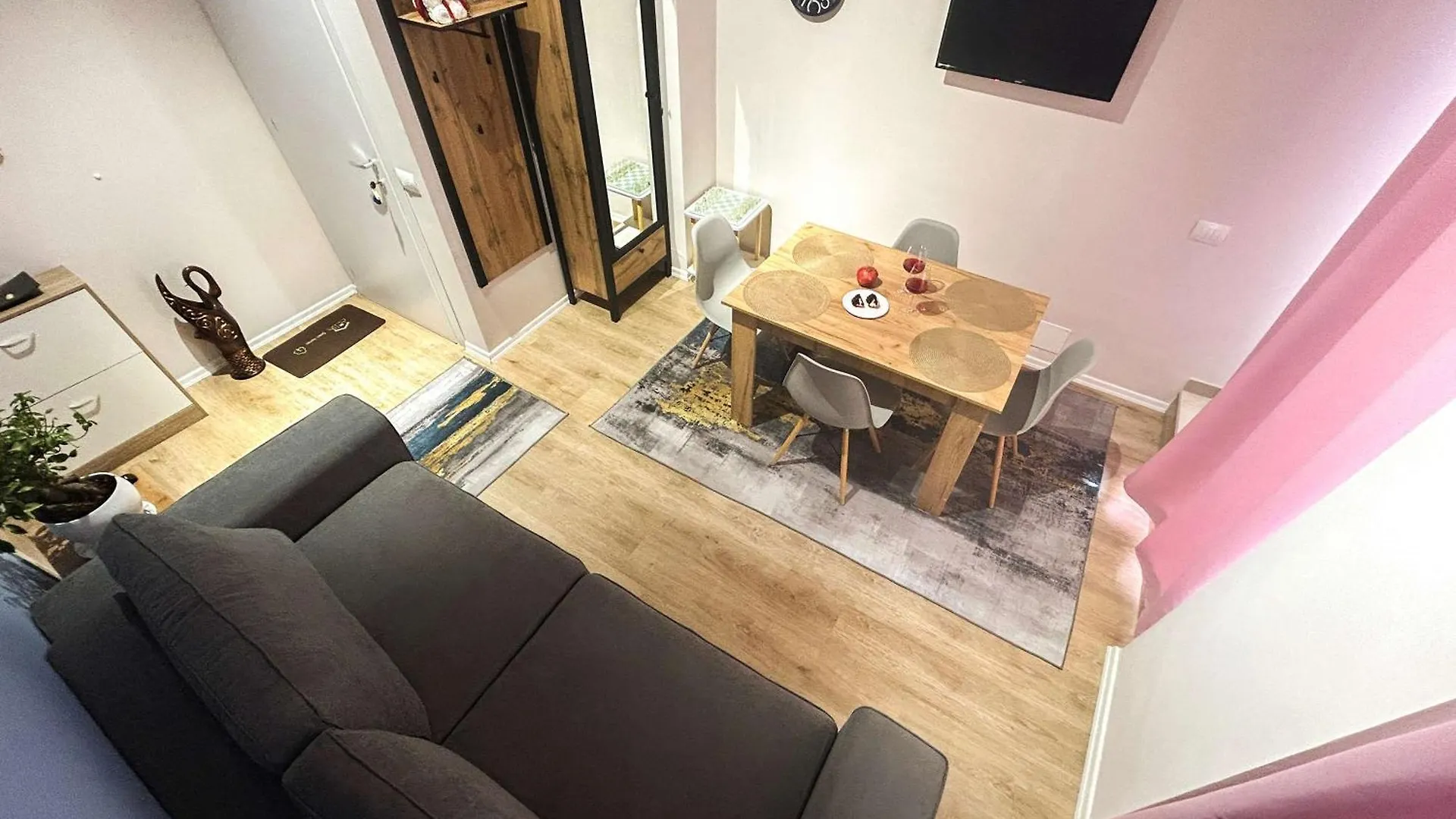 Apartment With Terrace 1319 Durrës