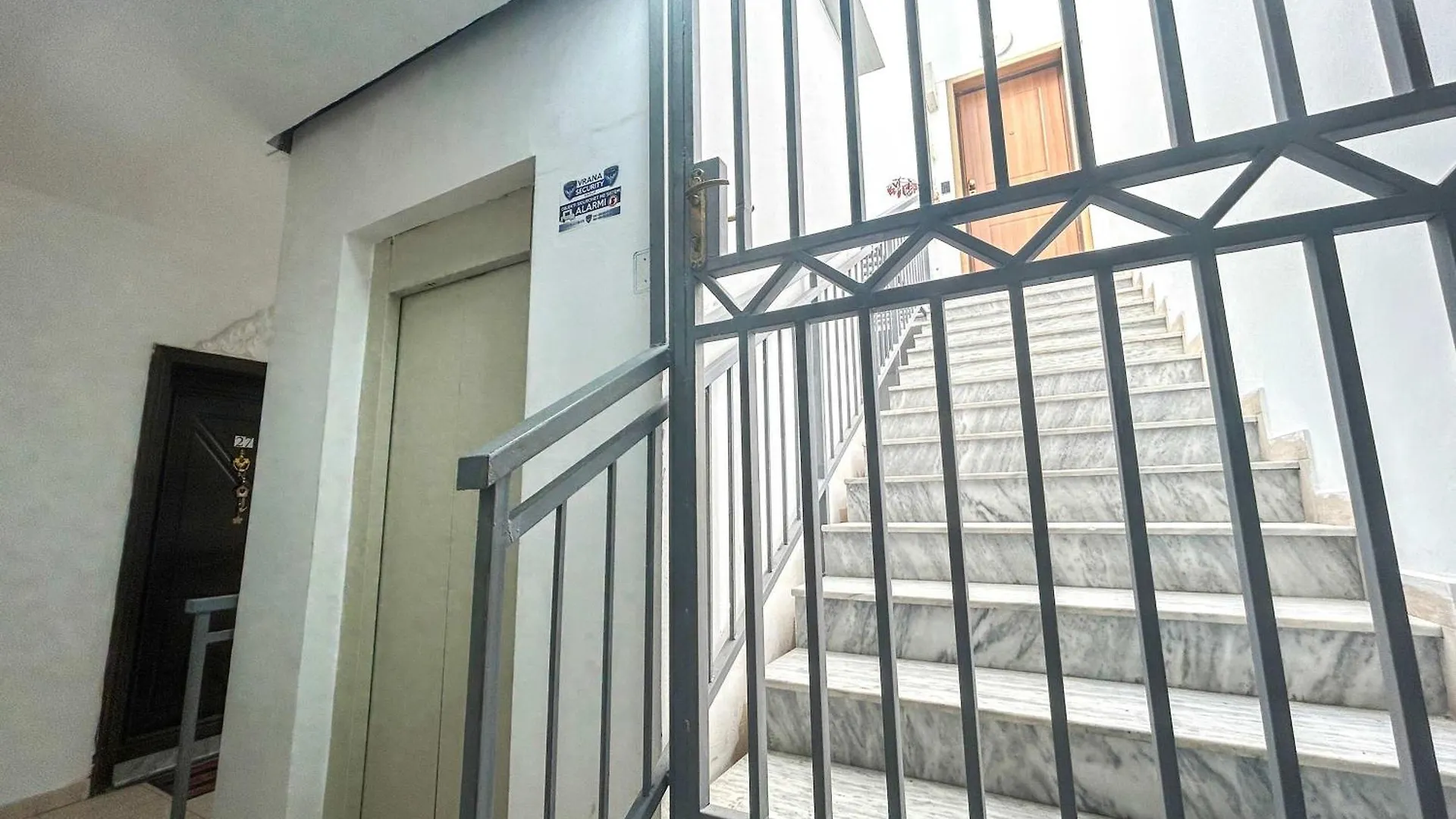 Apartment With Terrace 1319 Durrës