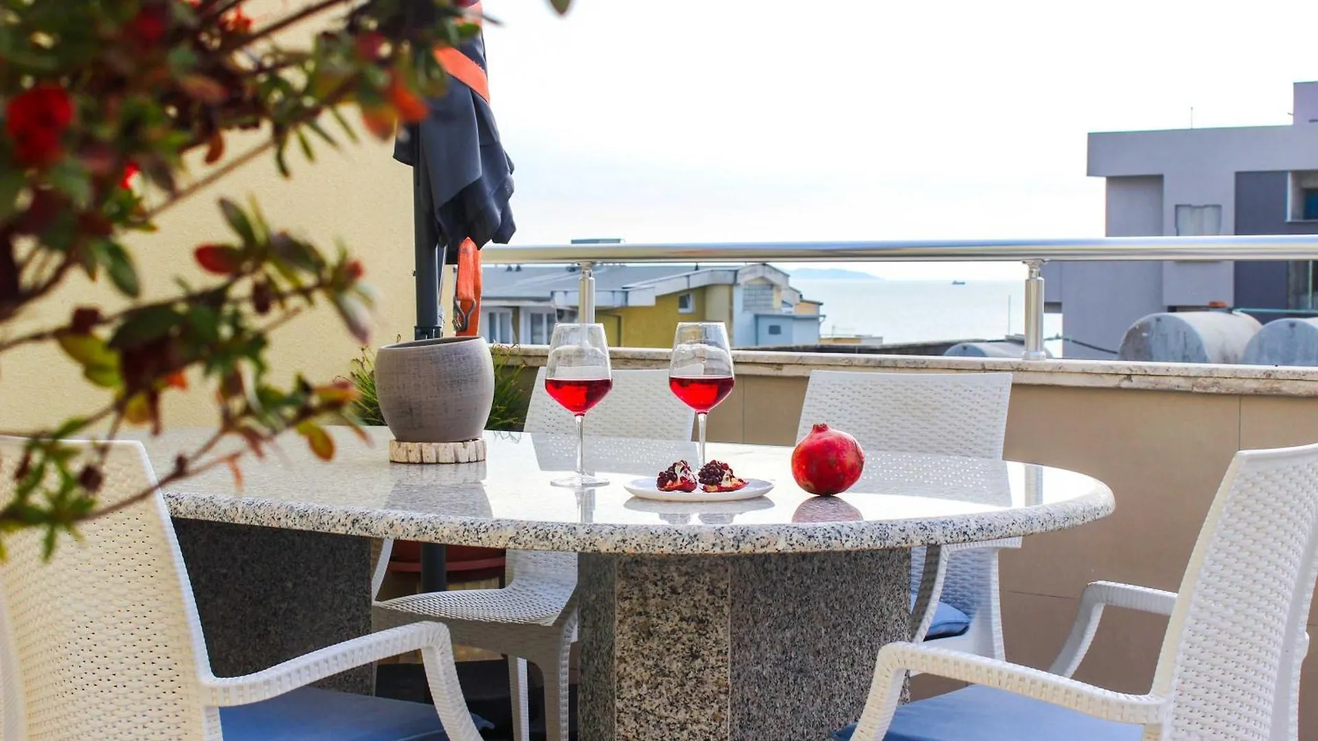 Apartment With Terrace 1319 Durrës