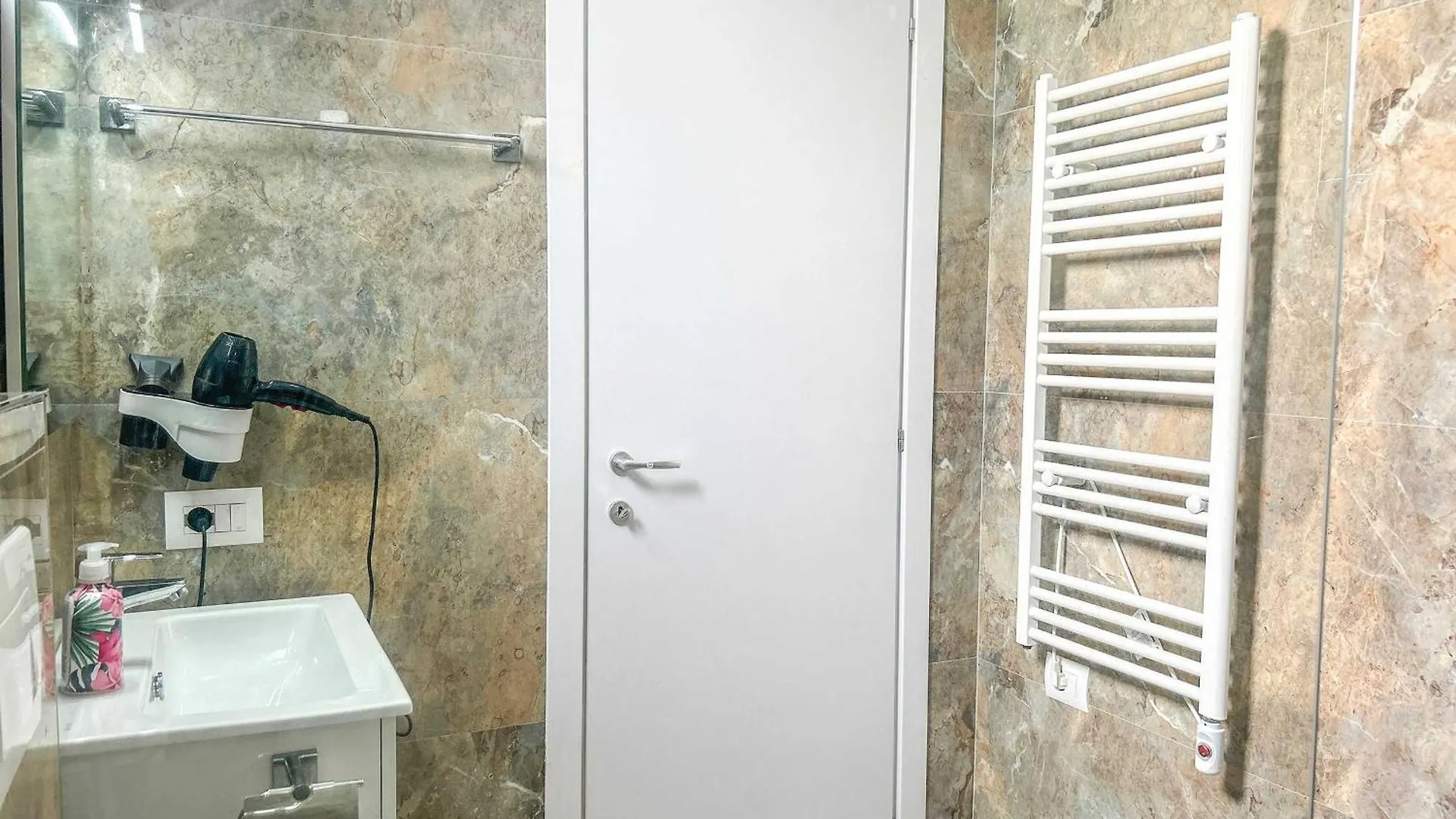 Apartment With Terrace 1319 Durrës