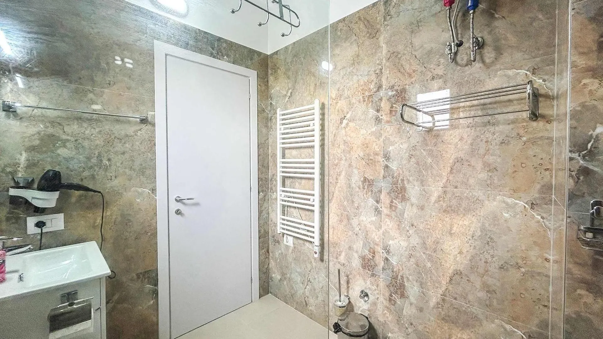 Apartment With Terrace 1319 Durrës