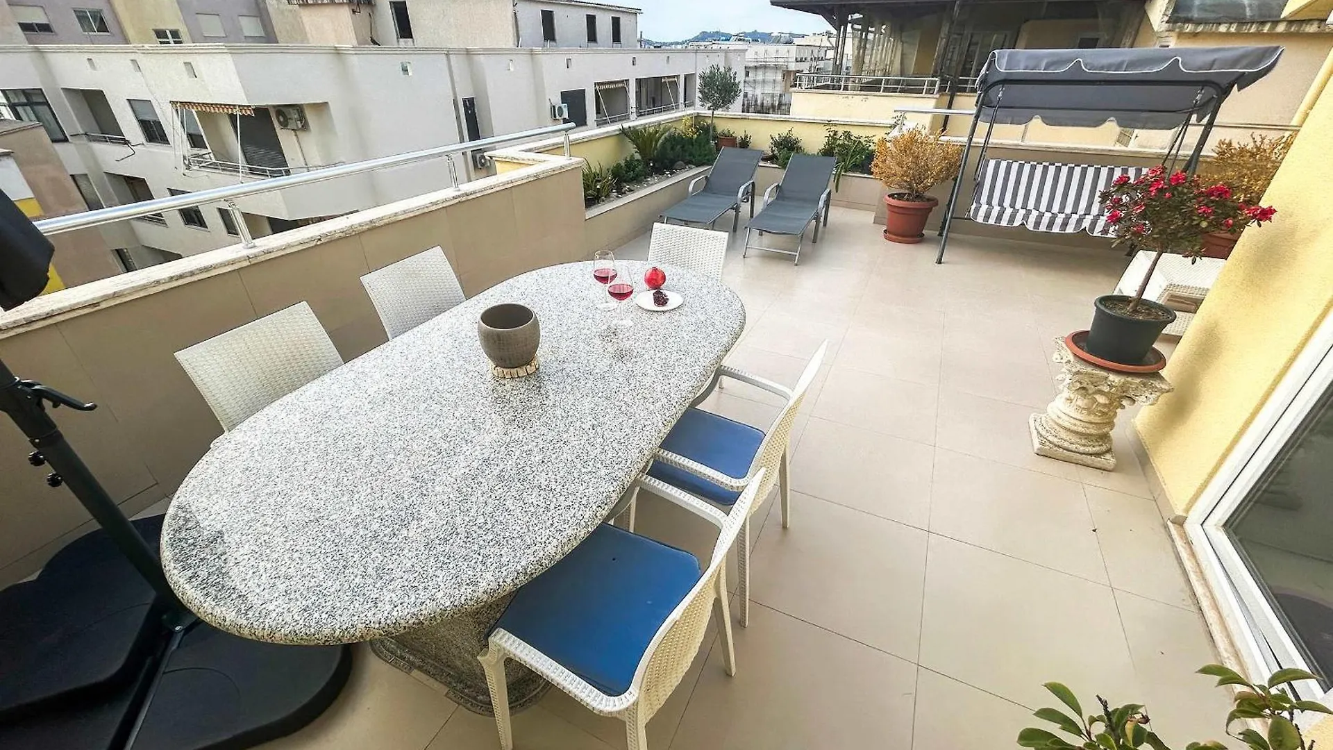 Apartment With Terrace 1319 Durrës